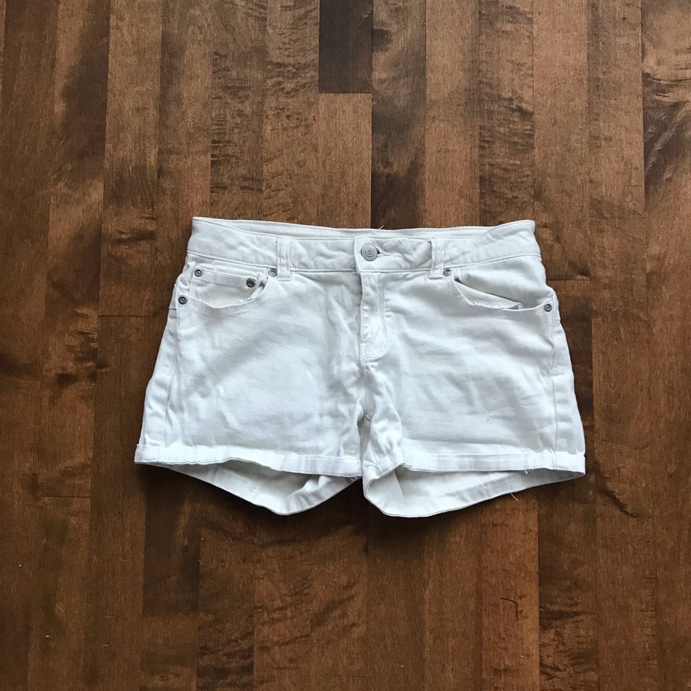 Size 27 White Shorts.